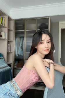 美女的胸被男生揉抓的动态图